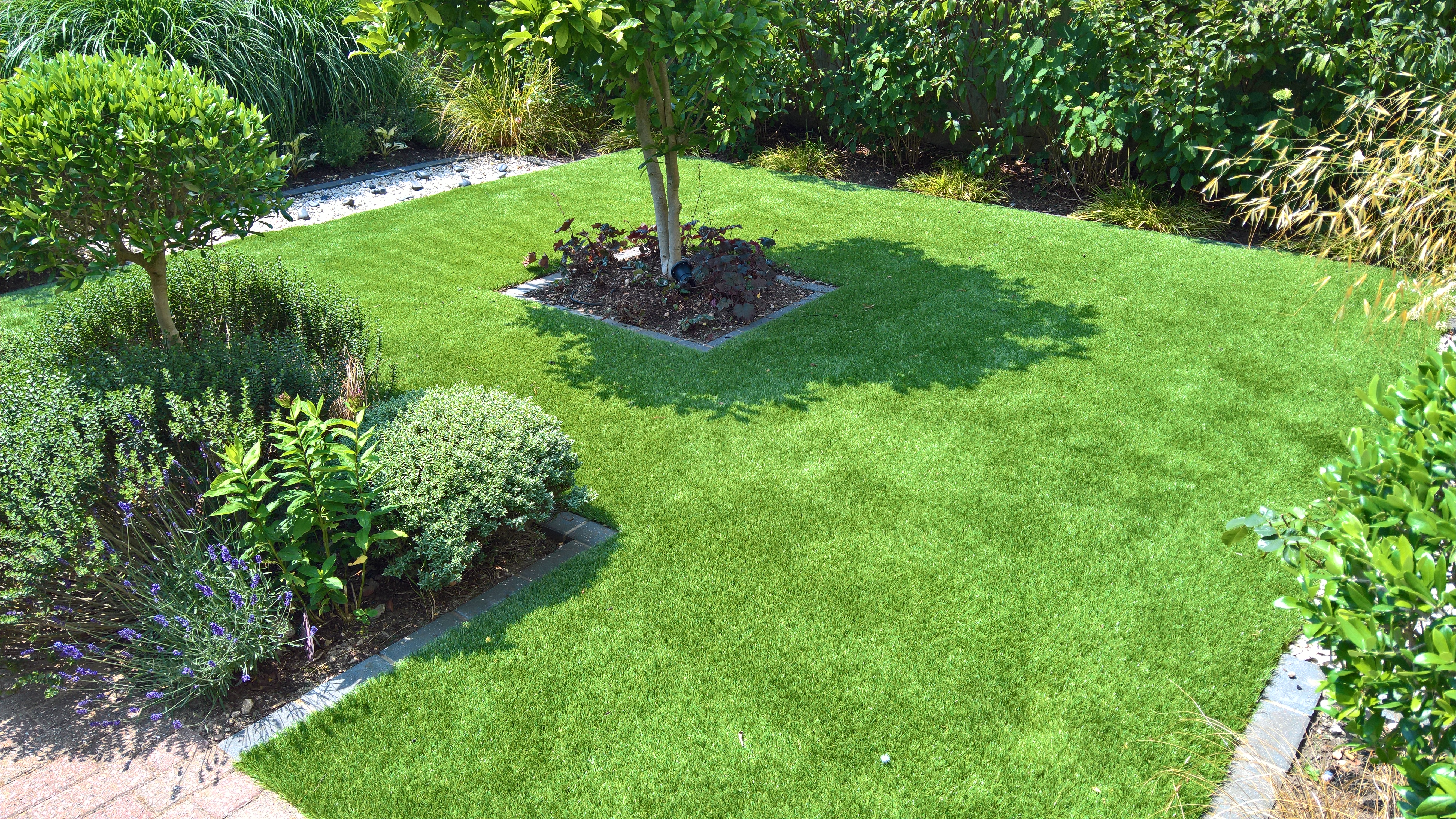 How To Choose The Best Artificial Grass: Turf Buyer's Guide