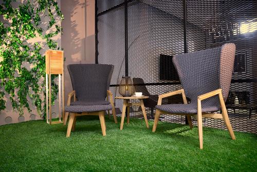 garden-chairs-artificial-grass