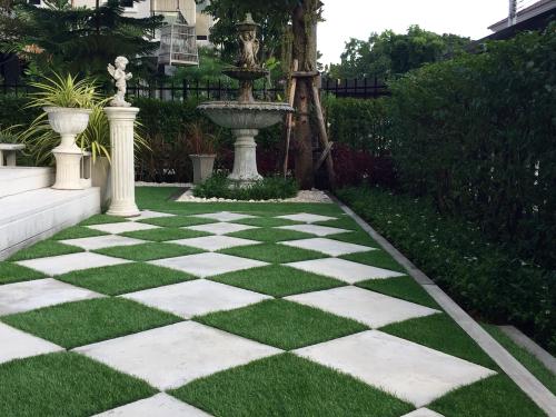 5 Artificial Grass Ideas for a Stunning Front Garden