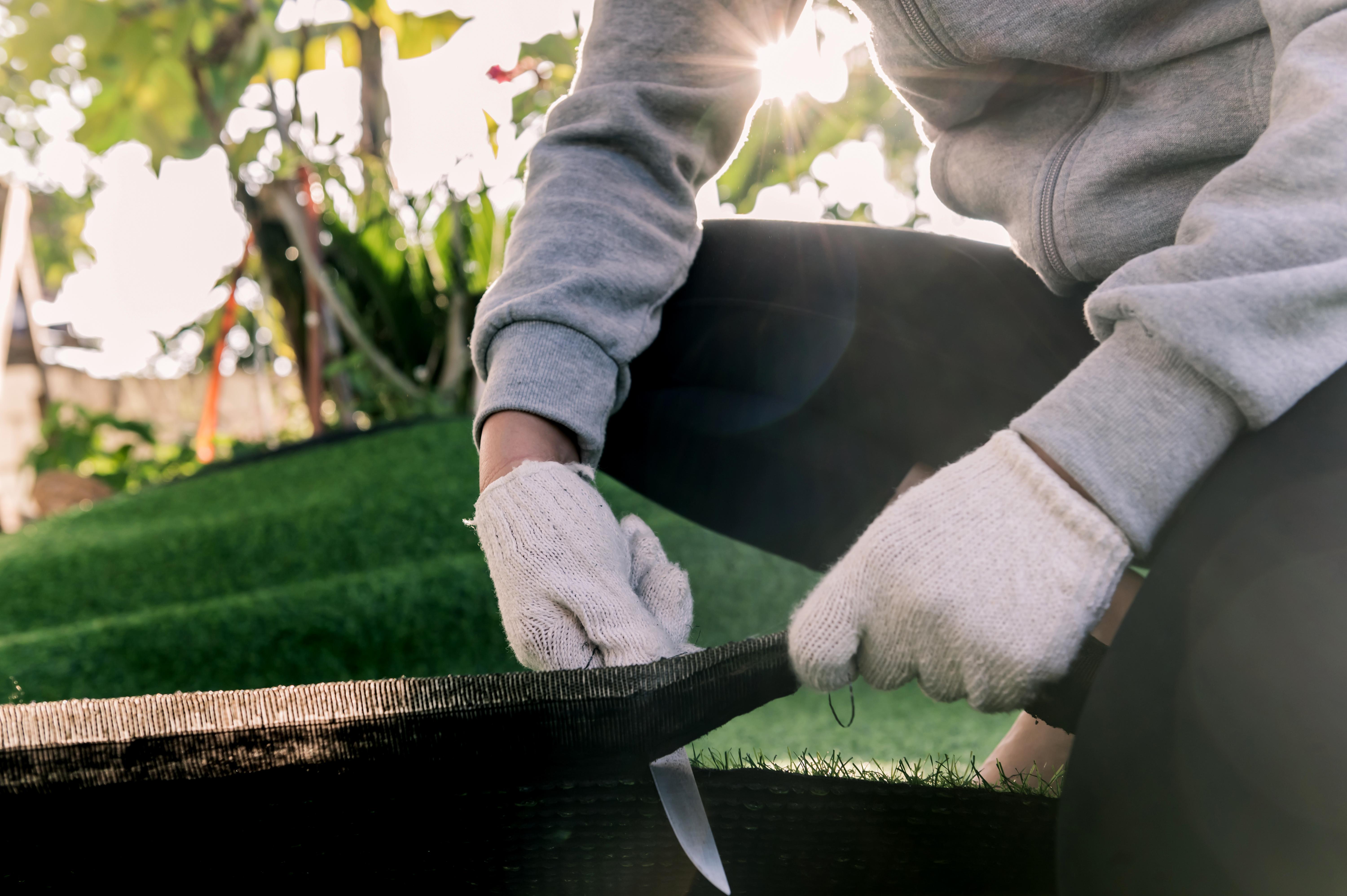 DIY Fake Grass Installation Vs. Professional Installation